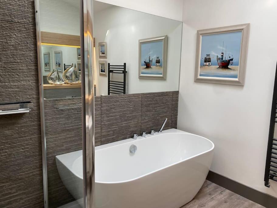 Mayflower, Luxury Norfolk Retreat - Brancaster, Sleeps 4 -12 Εξωτερικό φωτογραφία