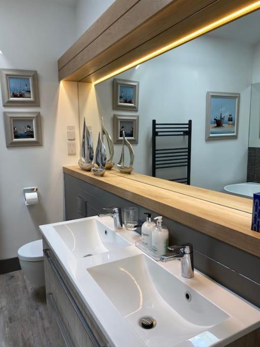 Mayflower, Luxury Norfolk Retreat - Brancaster, Sleeps 4 -12 Εξωτερικό φωτογραφία